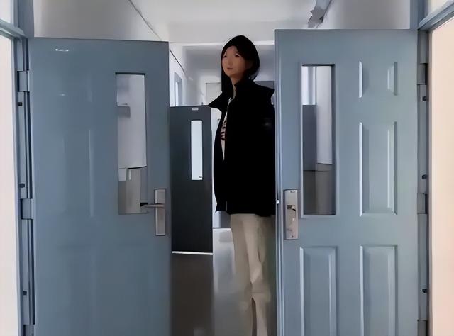 东北女孩身高2.26米，貌美如花，妈妈却天天发愁：这辈子都难嫁人