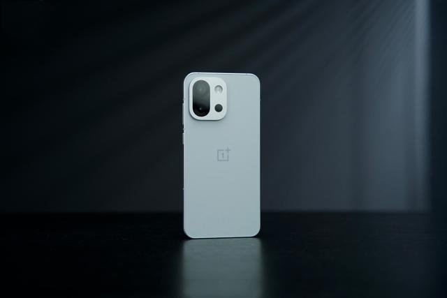 一加15T再次被确认：规格已基本清晰！iQOO 15 mini：待定中！