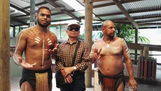 82岁湖北大爷背包独行10年闯世界：解锁四大洲踏遍10余国，一个月花掉近一年退休金，下一站准备征服美洲