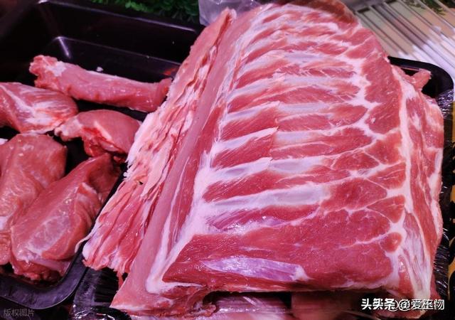 买猪骨头，内行人专挑这2个部位，肉多骨少，价格比瘦肉便宜一半