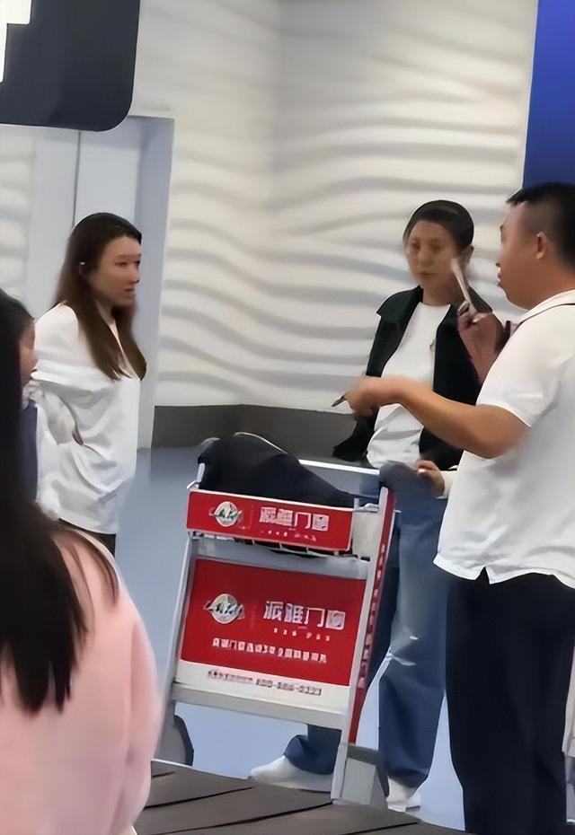 重罚！偷税、背人命债	，被官方彻查后首露面的闫学晶 迎来最终结局