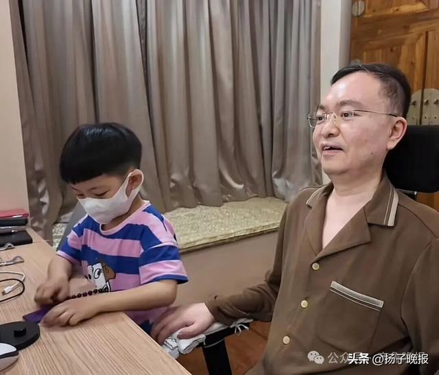 蔡磊账号已4个月未更新，妻子透露：他已完全丧失语言能力，脖子都无法活动，如果他走了我真的很孤独