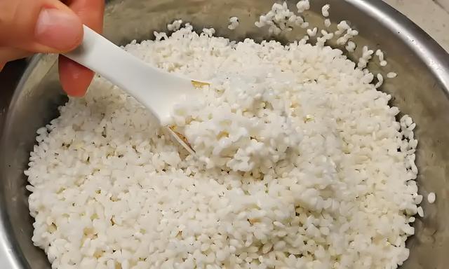 糯米别包粽子了，教你一个从没吃过的做法，比粽子简单，软糯香甜
