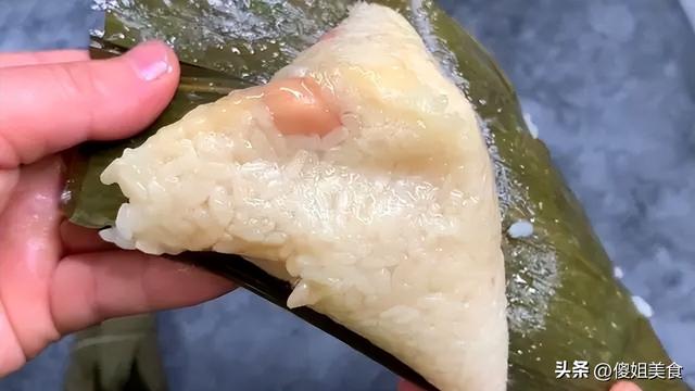 煮粽子，别光会用清水煮，牢记多放2种料，粽子软糯，营养不流失