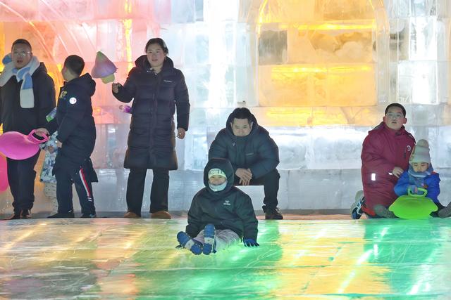 冰雪之夜演绎北国浪漫