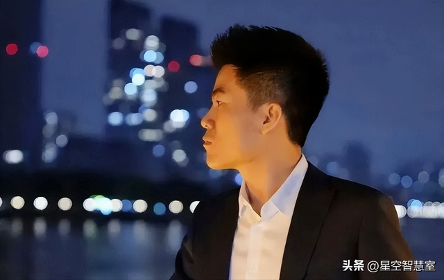 年收入二三十亿？董宇辉团队辟谣，与辉同行直播数据已碾压前东家
