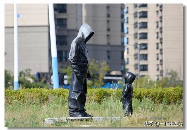 在大连陵水湾打造出的“海纳百川”国际雕塑景观带