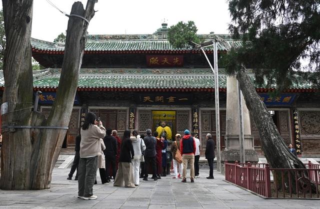 觅天水文明根脉 攀麦积绝壁赏千年泥塑 入伏羲古庙寻始祖古踪