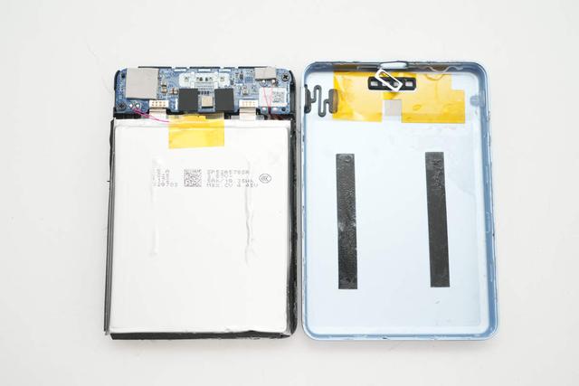 薄至8.7mm，轻松放进口袋，小米22.5W 5000mAh磁吸超薄充电宝拆解