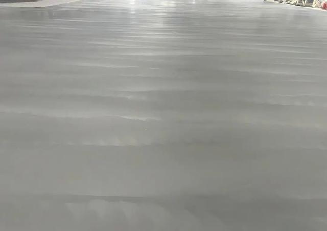 大面积地坪如何施工不开裂？学习中建工艺！