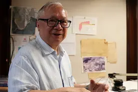 香港神秘富豪：无偿投资大陆510亿，捐2.1亿，却遭李嘉诚“威胁”图片