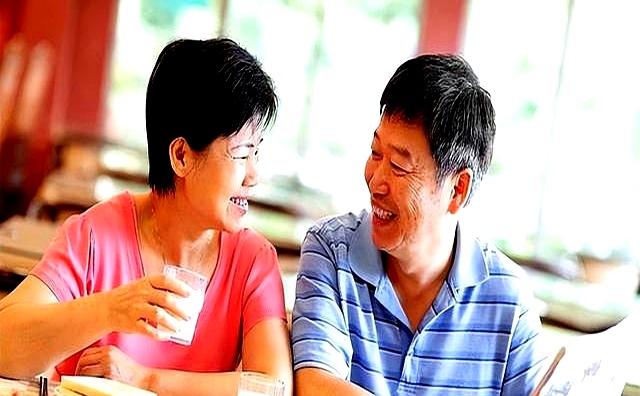 儿子33岁没对象！母亲晚上偷偷溜进他房间 掀开被子当场愣住