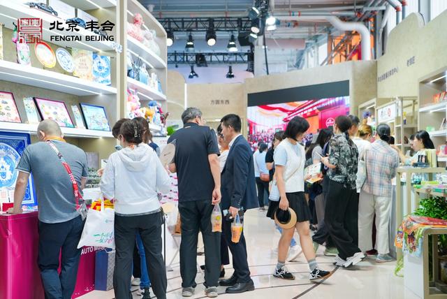 丰台秋日超全玩法指南！寻秋赏叶、文艺遛娃、夜游市集、采摘打卡统统有