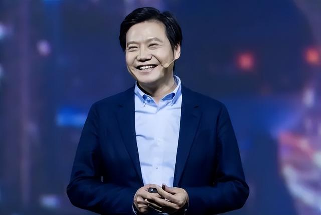 董明珠没想到，雷军受邀观礼阅兵半月多，竟再次令所有人刮目相看