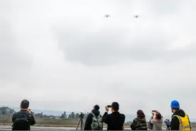 重庆解锁低空高密度飞行“新技能” 数字化平台助力无人机“自由翱翔”图片