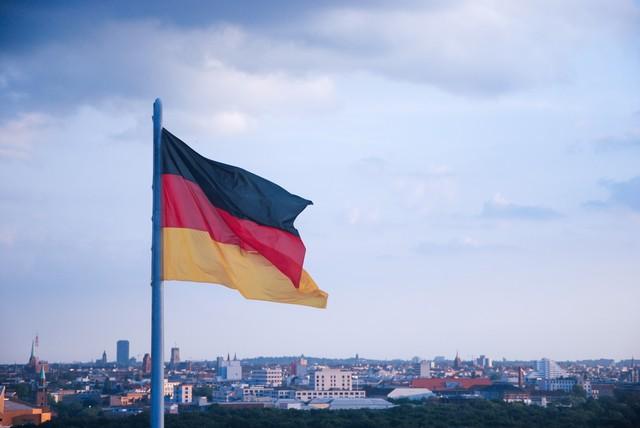 德国部长喊 “打” 中国？自家汽车厂快断芯片了，这操作看不懂