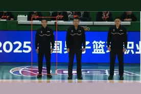 破案了！为何引入外籍裁判后主场哨还严重？网友一针见血指出问题图片