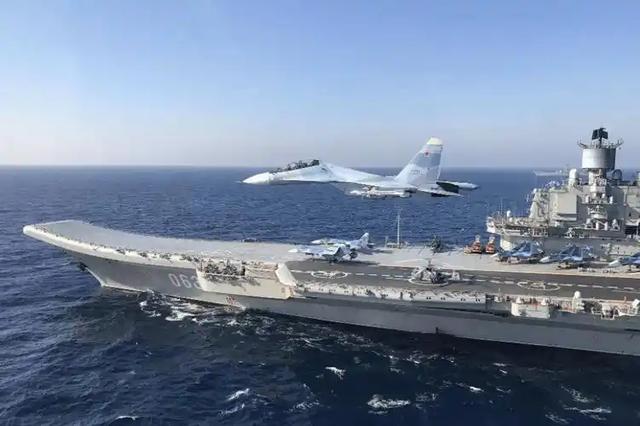 又让张召忠说中了？东拼西凑550亿建的2艘航母，如今彻底成为累赘