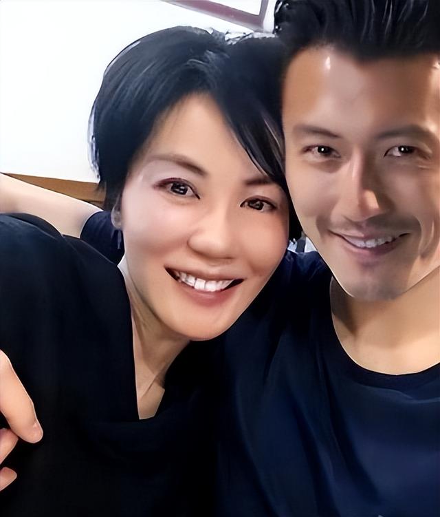 谢霆锋也没想到，自己的甜蜜女友王菲，竟走上了和张柏芝一样的路