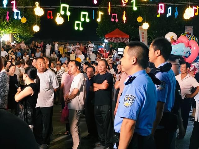 232个4A级以上景区投入警力1.64万余人次，双节期间江西旅游景区秩序井然