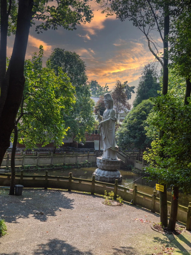 20元住一晚包三餐的小众千年古寺，就在成都1.2h直达的这里！