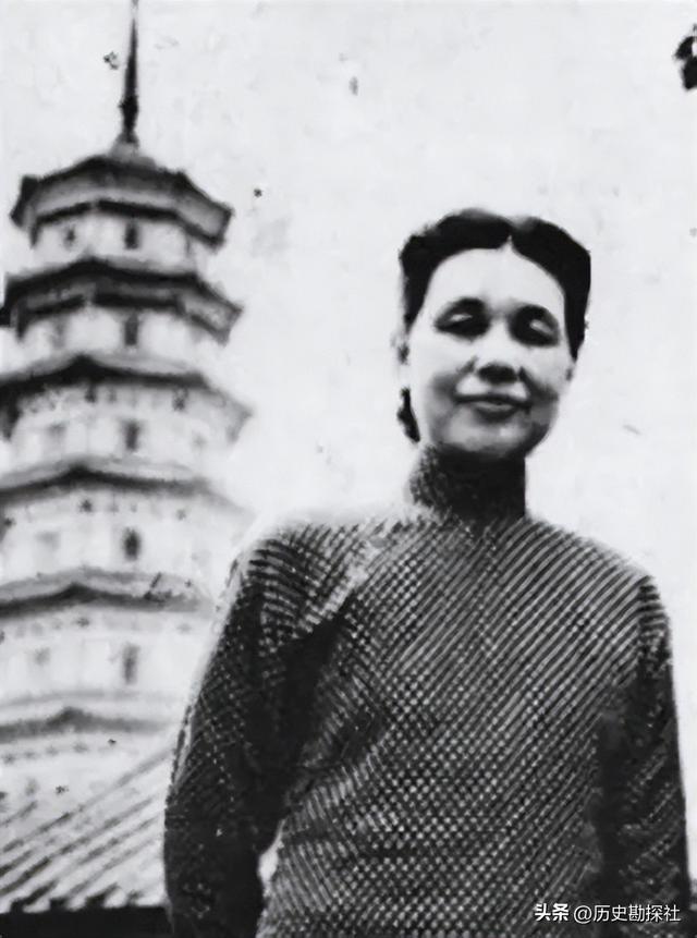 卫立煌将军的妻子有多漂亮？穿着时髦端庄优雅，不愧是北大校花！