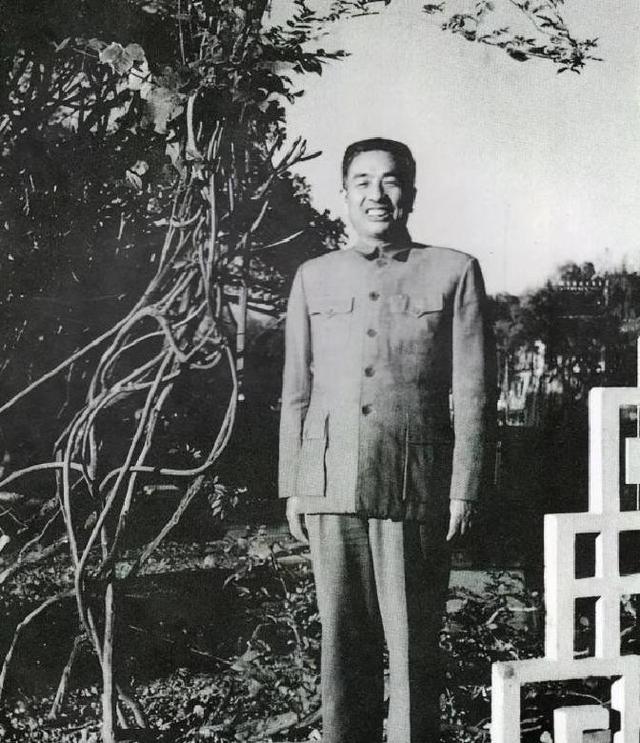 她曾任中组部副部长，怒批副主席汪东兴，直呼毛主席为“老毛”