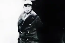 王建安为什么到1956年才单独补授军衔？图片