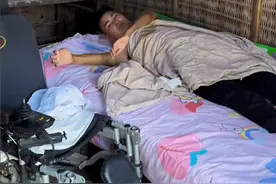 截瘫男子遇“好心”女闪婚，被骗130万赔偿款，真实身份令人作呕图片