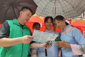 田东：百灵歌圩节村民即兴唱响禁毒山歌图片