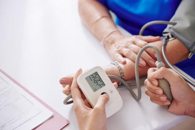 医生发现：天冷坚持戴帽子的人，过不了6个月，身体会有7大变化