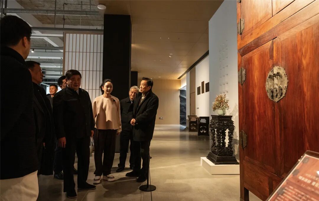 原国家文物局局长、故宫博物院第六任院长单霁翔先生莅临雅然古典家具艺术博物馆 原国家文物局局长、故宫博物院第六任院长单霁翔先生莅临雅然古典家具艺术博物馆