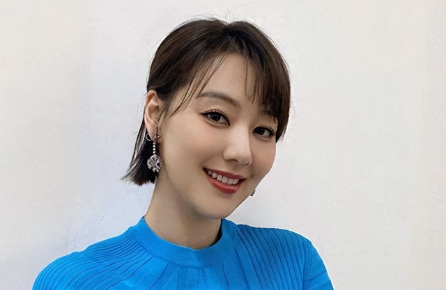 讨好大佬，陪睡上位，遭央视“开除”	，她身上的标签哪个才是真的