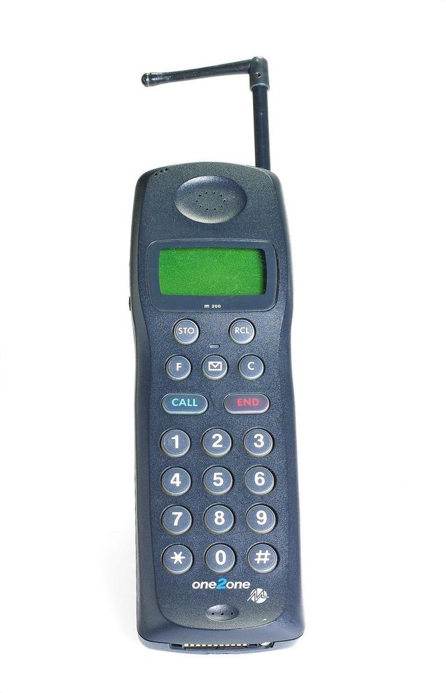 通信历史连载815-世界第一部支持1800MHz的手机到底是谁-1993年
