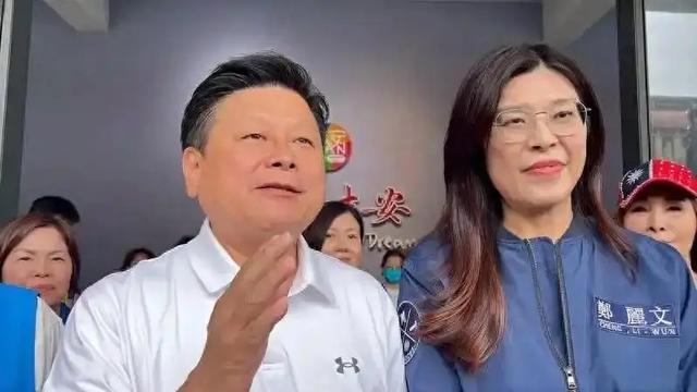 登机赴陆前，郑丽文参加统派大会，岛内爆逃兵潮，傅崐萁身份变了