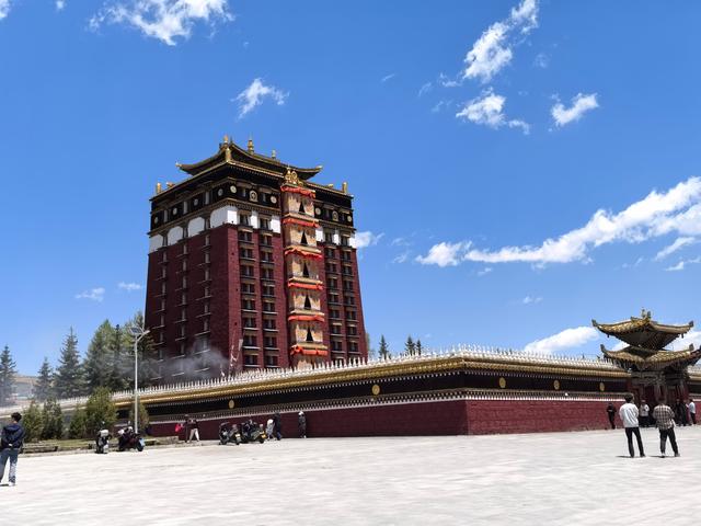 米拉日巴佛阁，甘南旅游重要一站，开宗立派各大师汇集，藏区唯一