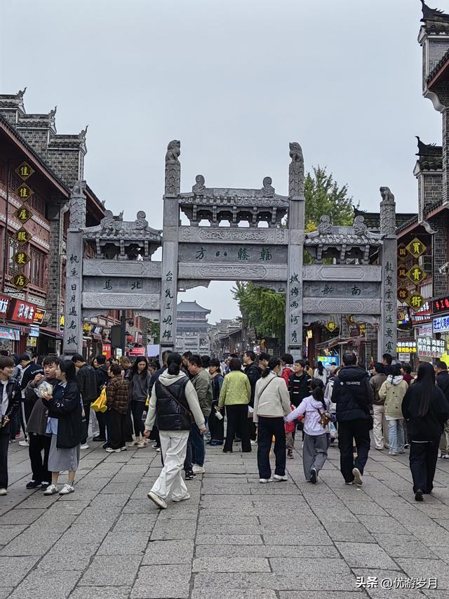 襄阳古城汉江风景很美