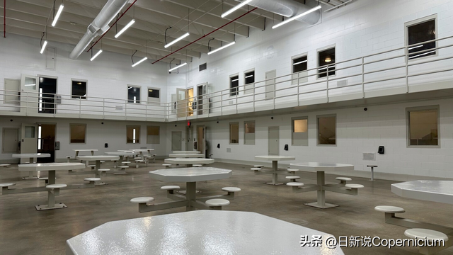 强迫移民擦厕所十年！美国私营监狱，黑幕曝光