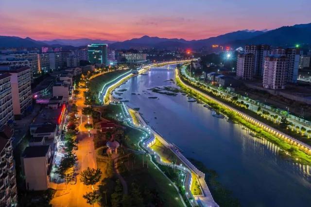 五指山人晚上都在做什么→