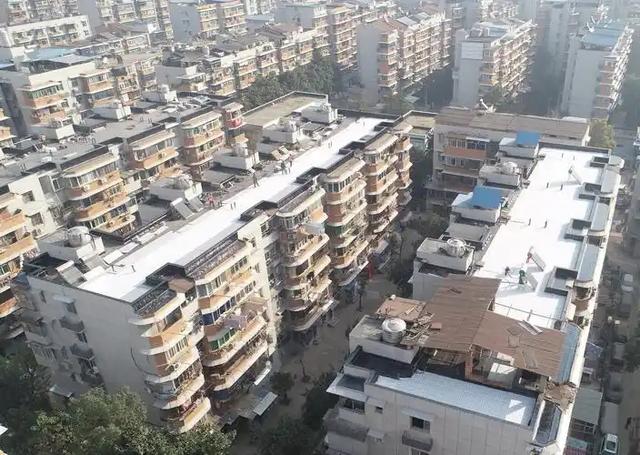 有人正在疯狂收购老旧小区顶楼，内行人：里面的商机许多人都不懂