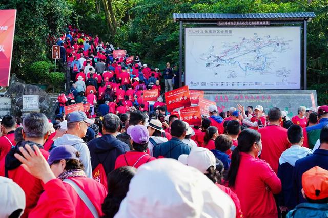 千名爱好者齐聚东山岭 万宁这场新年登高盛会太燃了
