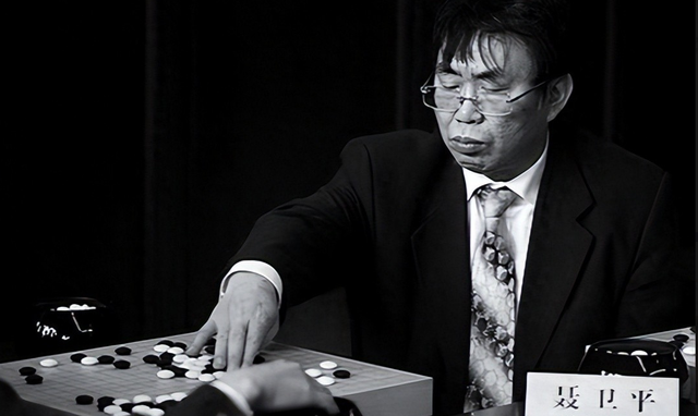 聂卫平去世仅1天，被爆私生活混乱，三任妻子被扒，郎平也受牵连