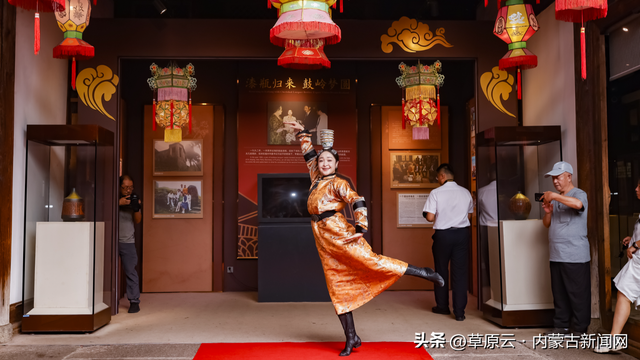 “北疆文化神州行”乌兰牧骑全国巡演60周年纪念演出｜“红色的嫩芽”长成参天大树 南国盛开北疆文化之花