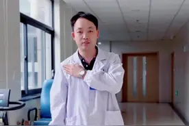 转给你身边需要的人！一个动作改善高低肩图片