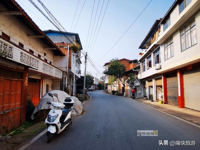 行走自贡：自犍路上的荣县鼎新张家场