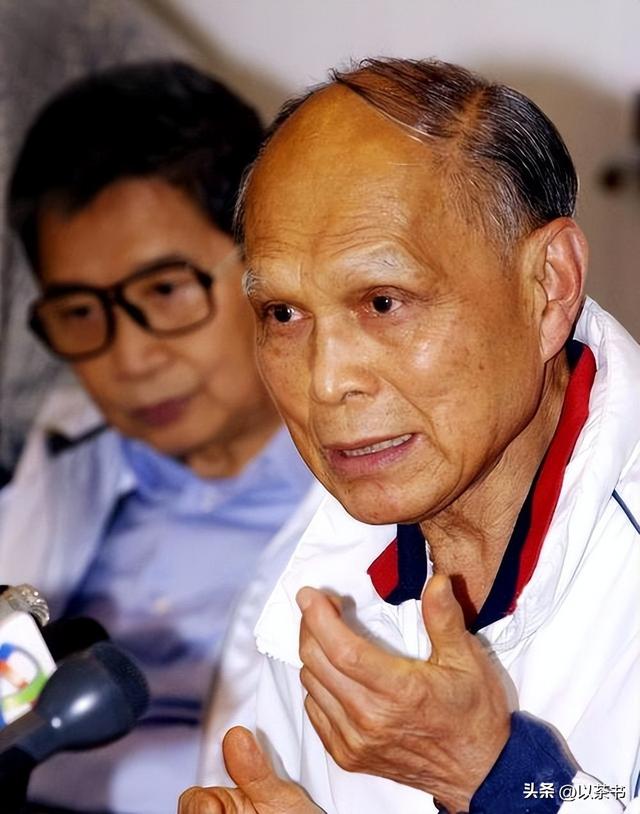 阅兵临近，霍家三父子一张北京合照暴露真实处境，目的果然不一般