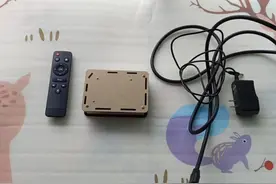 100多元的电视游戏盒子，预装大量模拟器，自带无线手柄图片