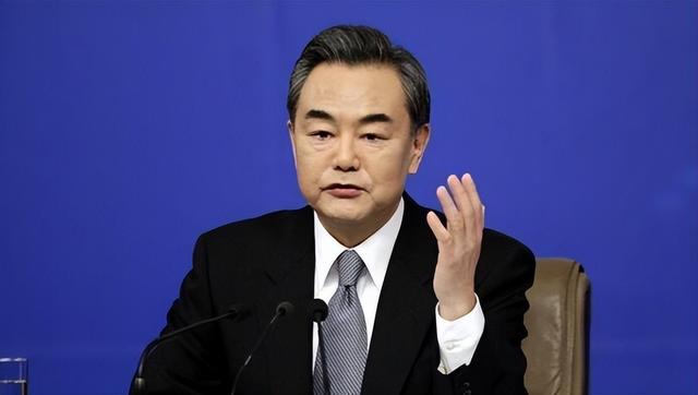 波兰不听劝，不肯放行中欧班列，24小时内，中俄联手亮出“王牌”