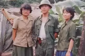 1987年，30岁的秦天在老山前线的留影。网友：不愧是秦基伟之子图片