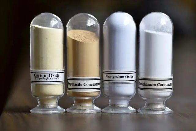 不许中国一家独大，特朗普联合8国在白宫签字，要废中国王牌